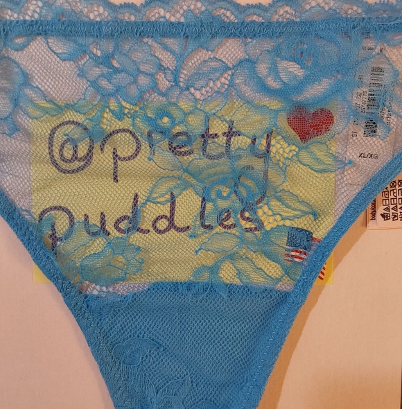 💙 VS Very Sexy Rose Lace & Grommet V-String Panty 💙 - Picture 7 of 16